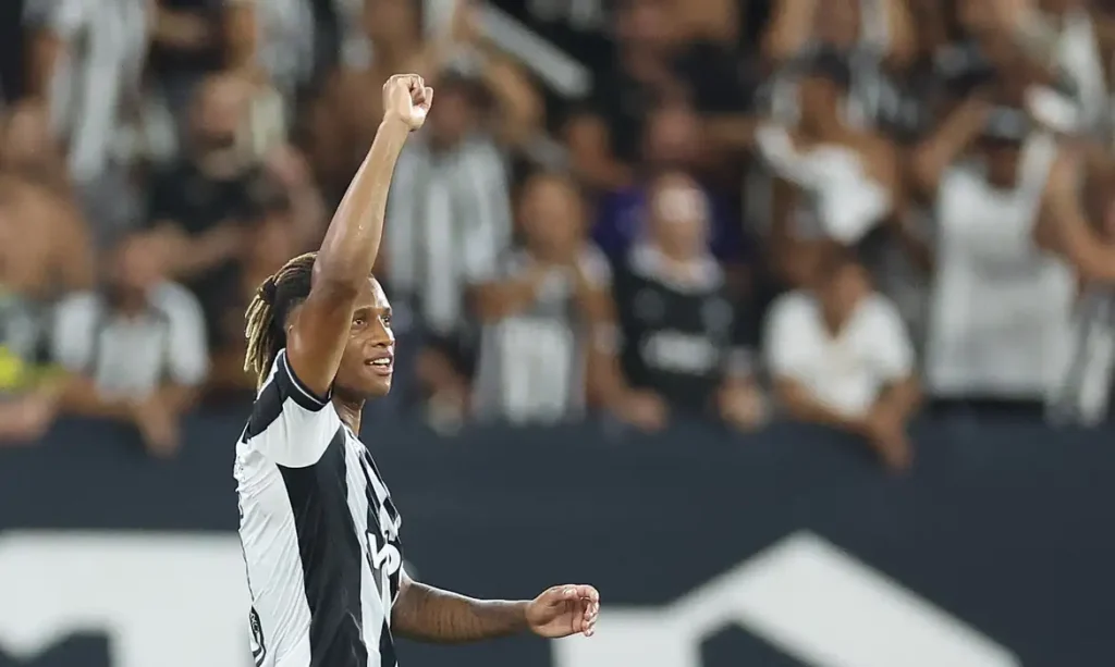 Botafogo supera Nacional e segue vivo na Pré-Libertadores