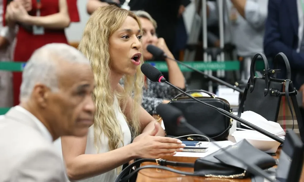 MPF pede condenação de Ratinho e SBT por falas contra Erika Hilton 