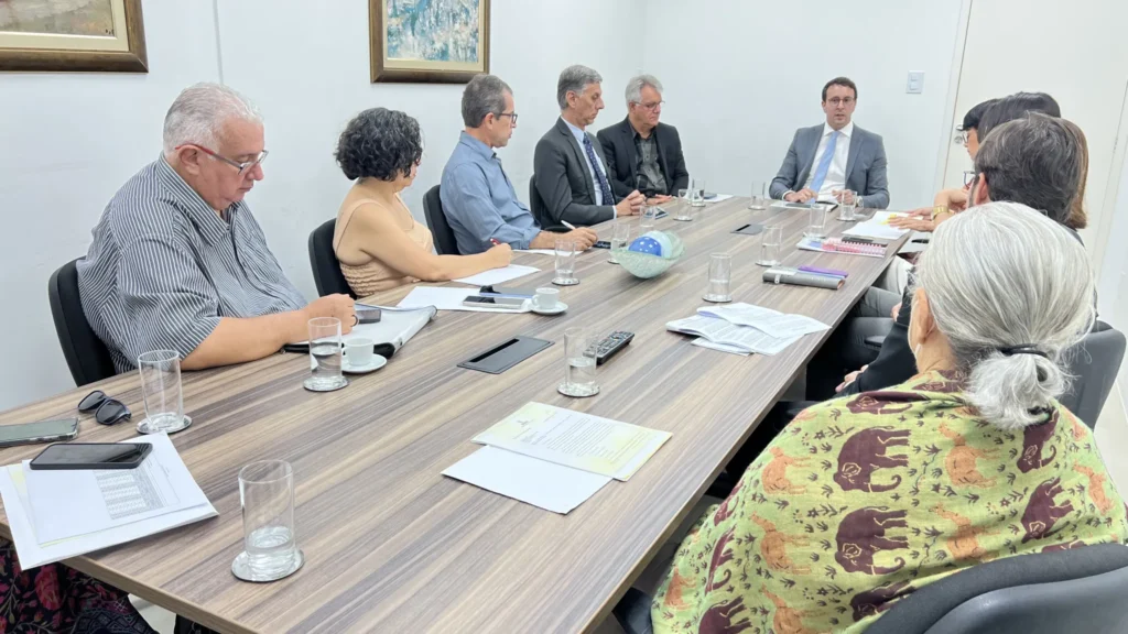 PGE recebe representantes do Sintese para debater temas de interesse do magistério público estadual
