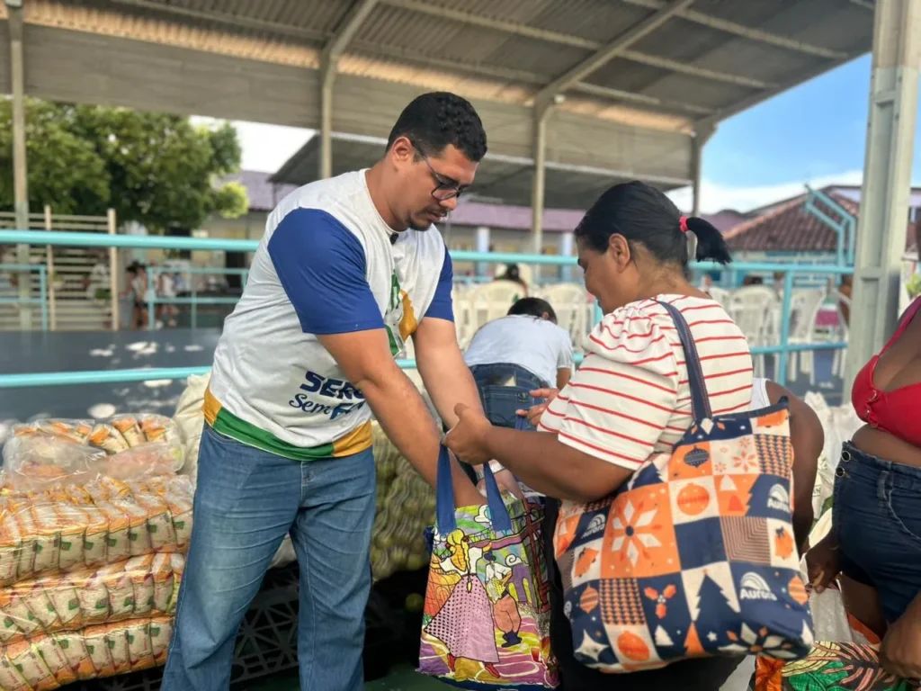 Governo de Sergipe distribui nove toneladas de alimentos do PAA em Aracaju