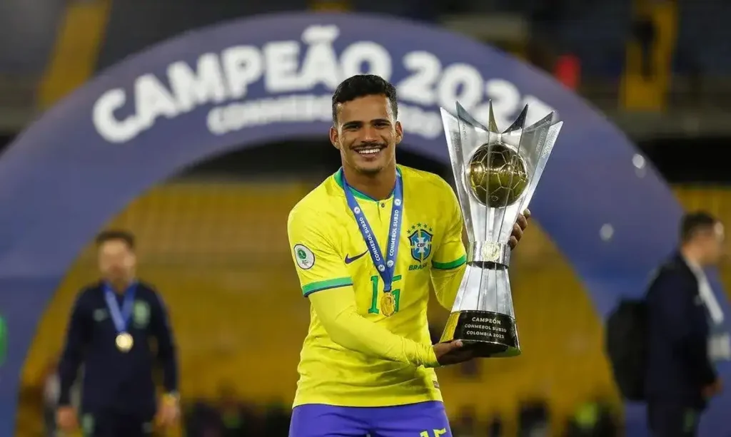 Lateral Kaiki é convocado para amistosos da seleção brasileira