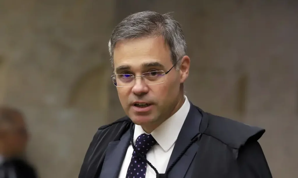 Mendonça acata recurso e ordena que Alcolumbre prorrogue CPMI do INSS
