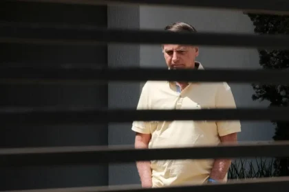 Bolsonaro entra com revisão criminal no STF para anular condenação