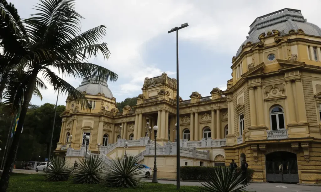 Entenda o que acontece no Rio com a renúncia de Cláudio Castro