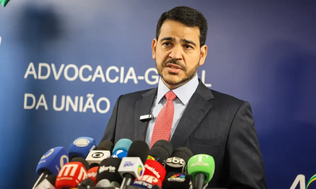 Lula deve enviar nesta terça ao Senado indicação de Messias ao STF