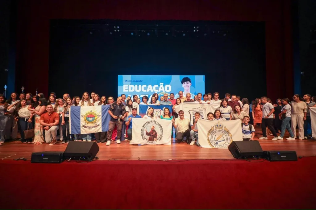 Governo do Estado premia estudantes e professores do ‘Educação Nota 10’ e lança nova edição do ‘Sergipe no Mundo’