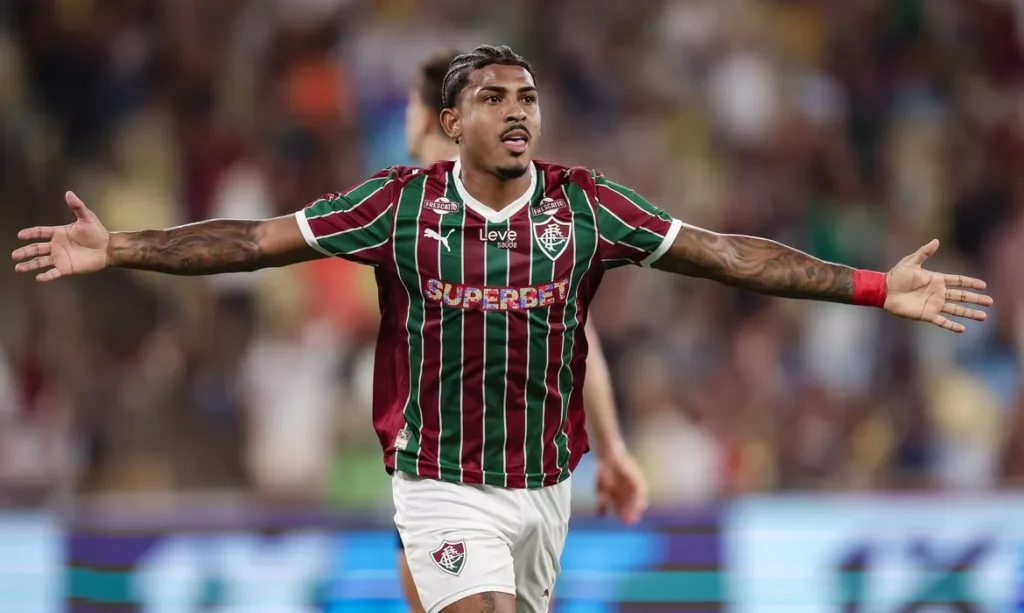 Flu bate Corinthians no Maracanã e assume vice-liderança do Brasileiro