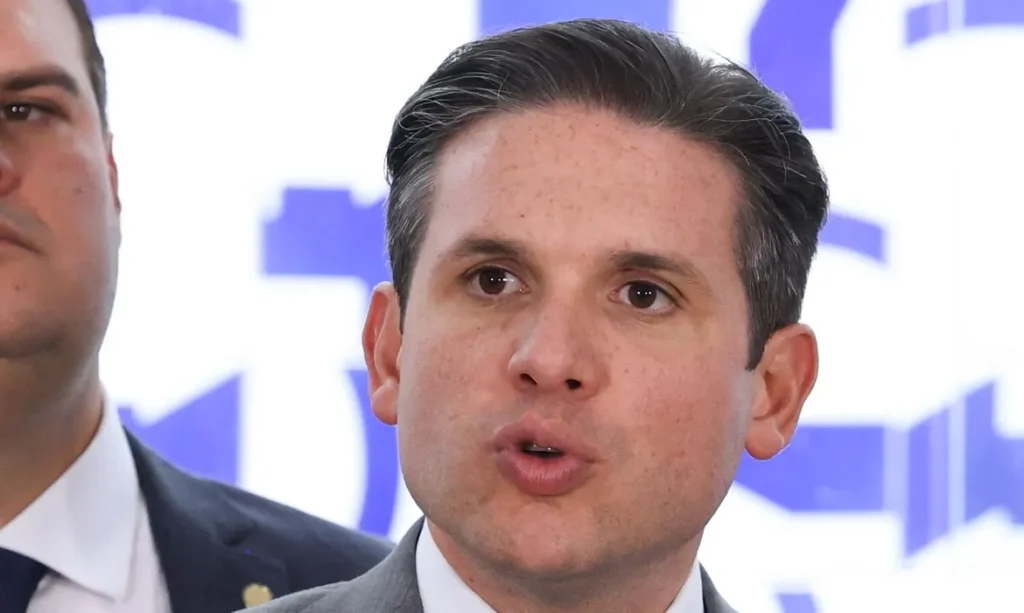 Motta cria comissão para analisar PEC da redução da escala 6×1