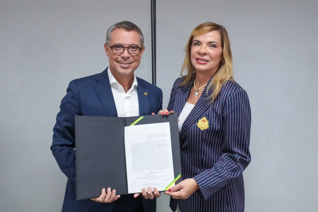 Governador Fábio Mitidieri transmite interinamente cargo à presidente do TJSE
