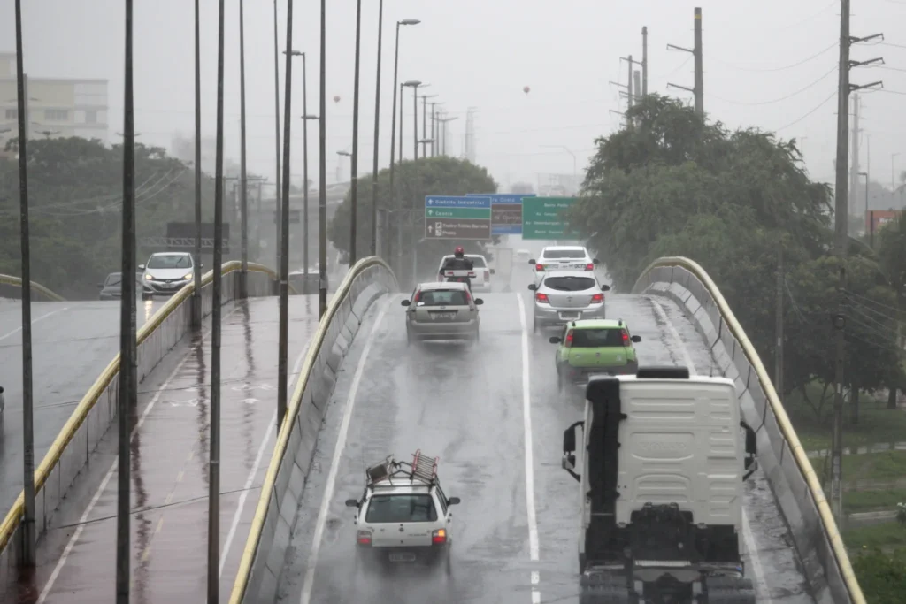 Governo de Sergipe emite aviso meteorológico e alerta para chuvas moderadas a intensas em todo o estado