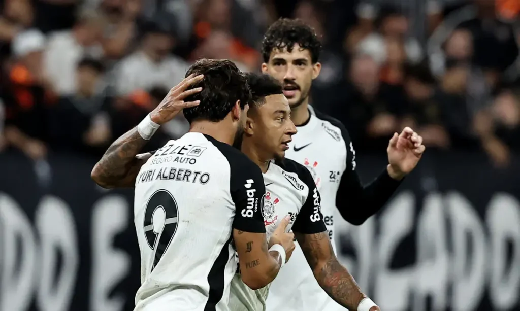 Corinthians derrota Peñarol para seguir 100% na Libertadores