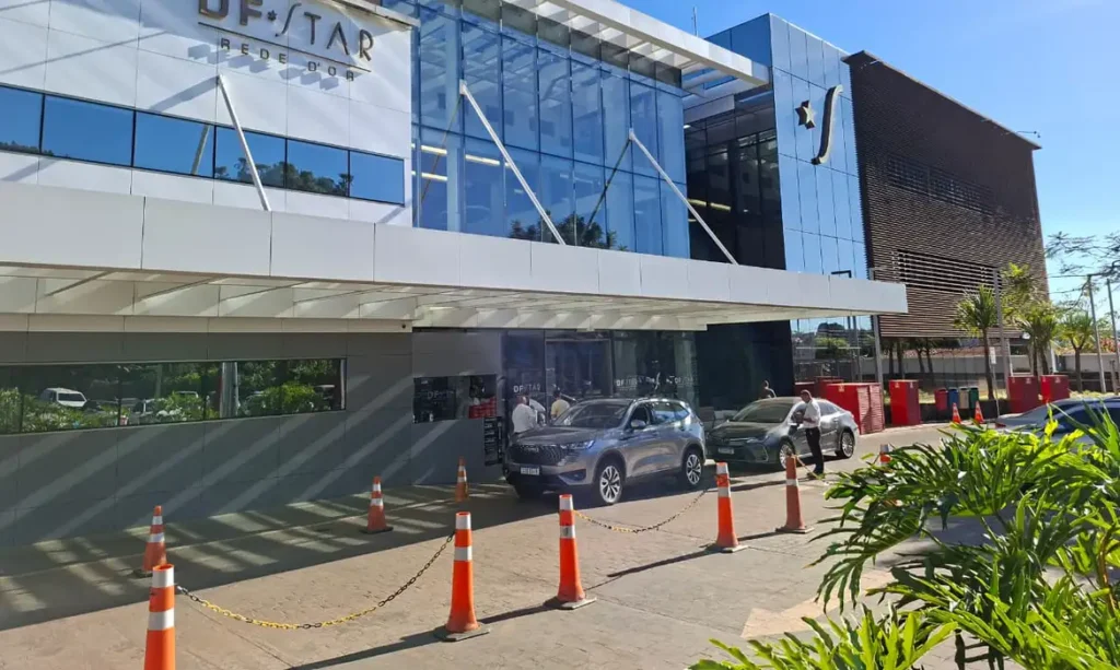 Bolsonaro é internado para cirurgia no ombro em Brasília