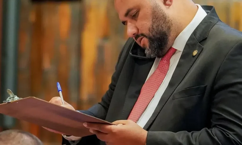 PF encontra mensagens de violência em celular de deputado preso no RJ