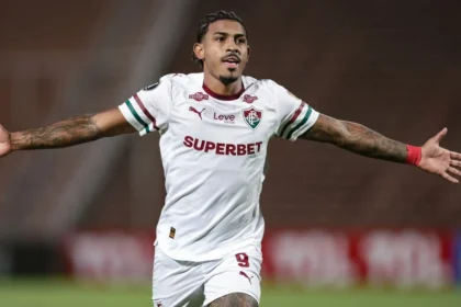 Fluminense arranca empate na Argentina e continua vivo na Libertadores