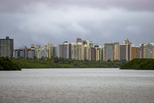 Governo de Sergipe emite aviso meteorológico de chuvas moderadas a intensas para este sábado, 9