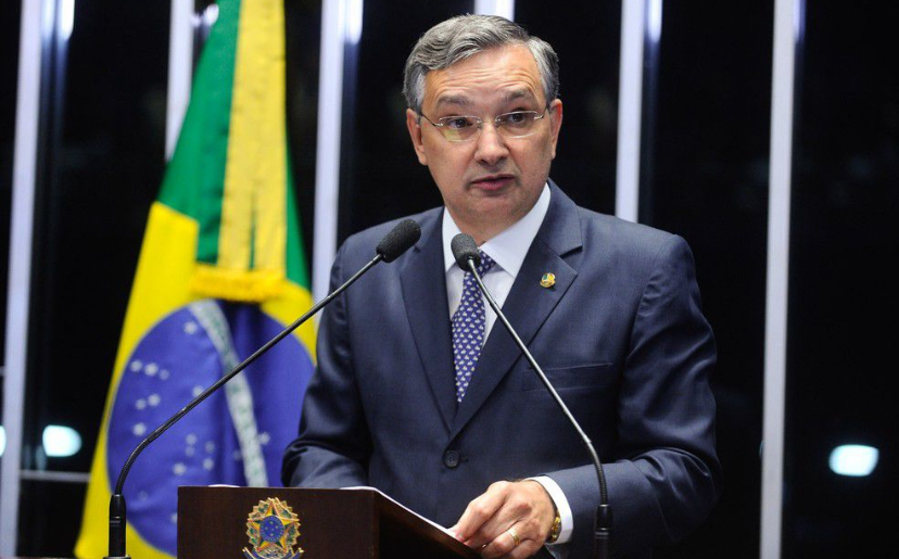 Imprensa nacional destaca Eduardo Amorim como o último “Melhor Senador do Brasil” com nota 10