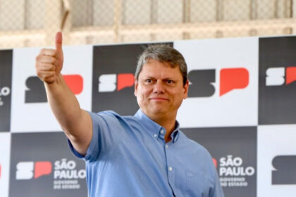 Tarcísio de Freitas anuncia apoio à Eduardo Amorim
