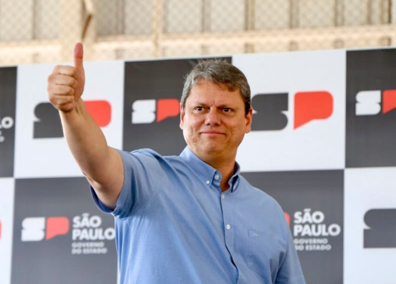 Tarcísio de Freitas anuncia apoio à Eduardo Amorim
